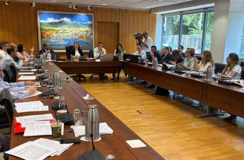 Προσλήψεις στο Δημόσιο: Η Βουλή επιδιώκει να «φρενάρει» την αύξηση της βαρύτητας της συνέντευξης